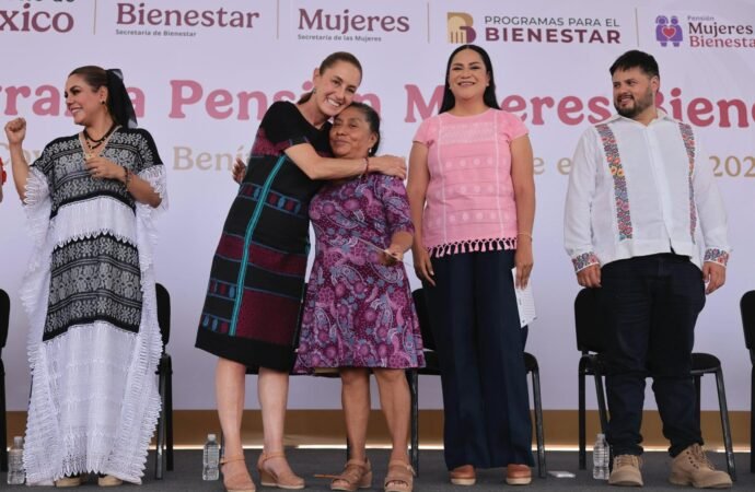 Presidenta Claudia Sheinbaum entrega 74 mil tarjetas de la Pensión Bienestar
