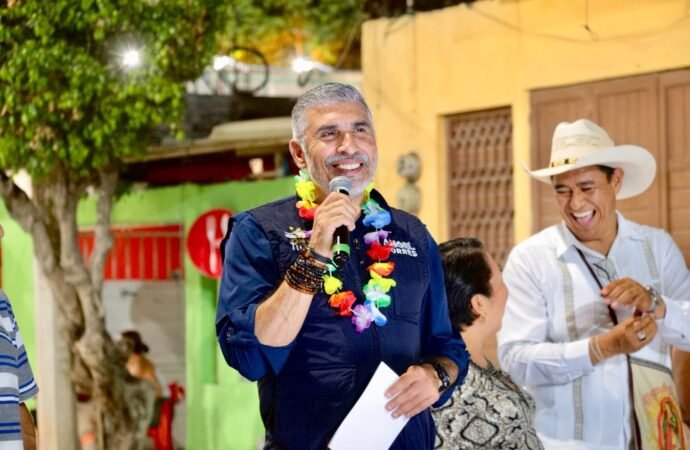 Angel Torres inaugura la Calle Eucalipto en la colonia 13 de Julio
