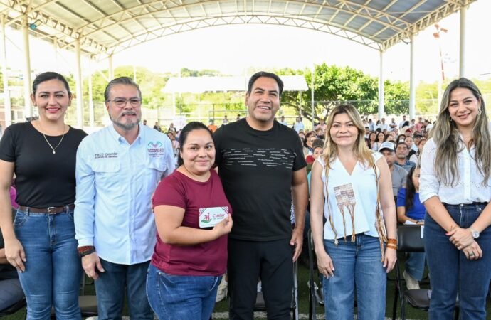 Eduardo Ramírez entrega apoyos de “Cuidar es Amar” en Chiapas