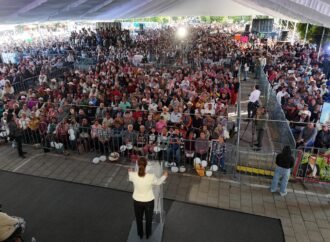 Claudia Sheinbaum entrega tarjetas de Pensión Mujeres Bienestar