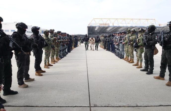 México traslada a 37 operadores criminales a Estados Unidos: Detalles del operativo