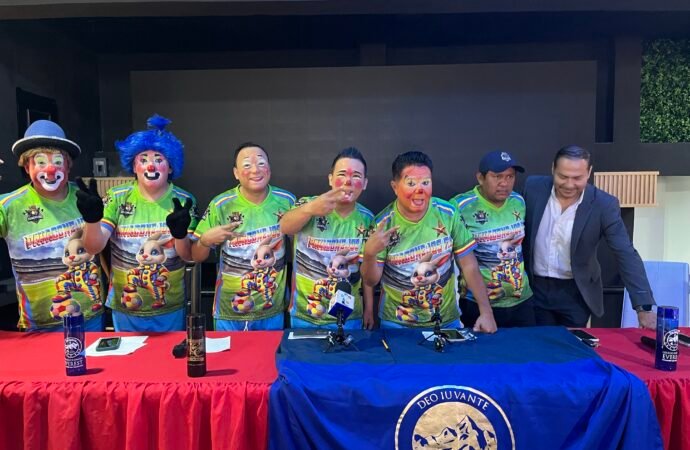 Payaconejos FC: El equipo de payasos que promueve el deporte sin violencia en Chiapas