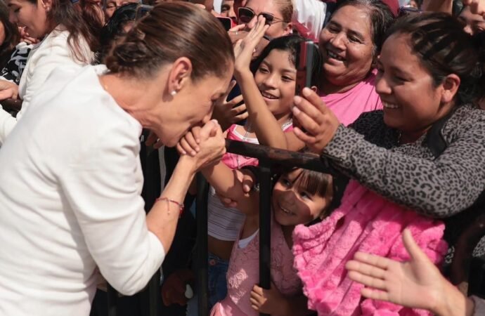 Sheinbaum entrega viviendas y busca construir 1.8 millones en México