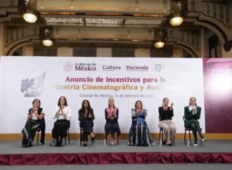 Claudia Sheinbaum y Salma Hayek presentan plan de apoyo al cine