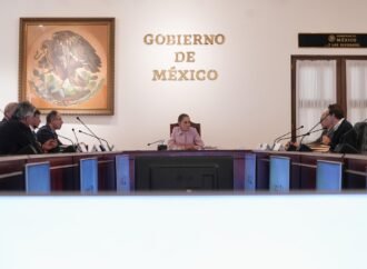 Sheinbaum firma acuerdo con farmacéuticas para producir vacunas en México.
