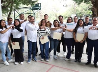 Icheja entrega constancias USICAMM a normalistas en Chiapas 2026