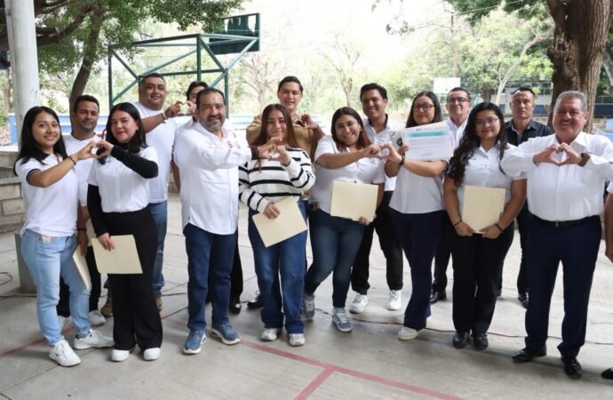 Icheja entrega constancias USICAMM a normalistas en Chiapas 2026