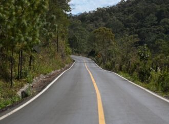 Infraestructura para la Nueva ERA: Eduardo Ramírez supervisa rehabilitación carretera en Las Margaritas