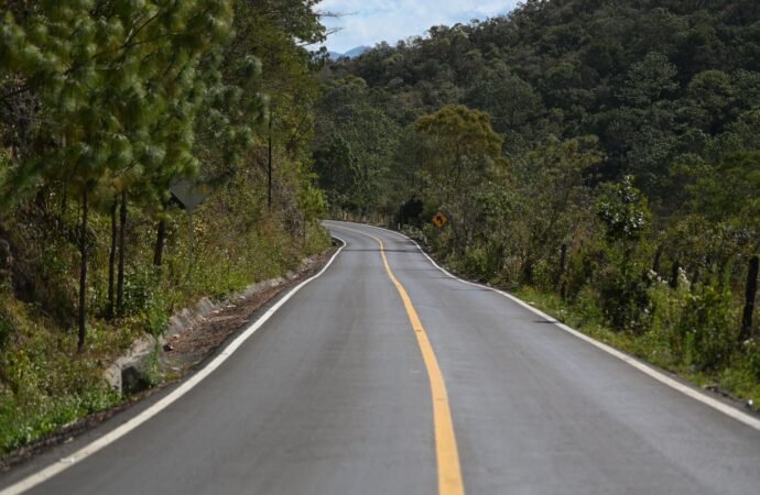 Infraestructura para la Nueva ERA: Eduardo Ramírez supervisa rehabilitación carretera en Las Margaritas