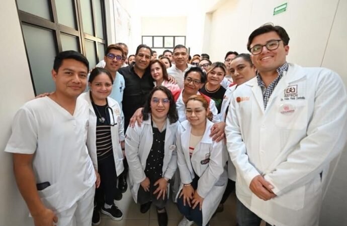 Eduardo Ramírez activa Red de Salud Bucal y entrega camiones en Comitán